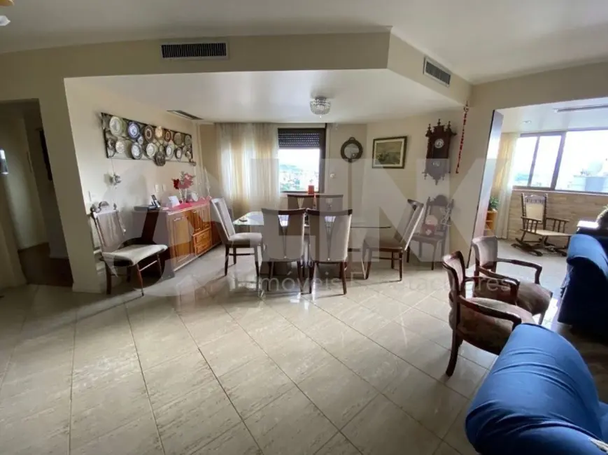 Apartamento com 3 quartos à venda, 159m2 em Bela Vista, Porto Alegre - RS - imagem 3 Foto 3 de Apartamento com 3 quartos à venda, 159m2 em Bela Vista, Porto Alegre - RS