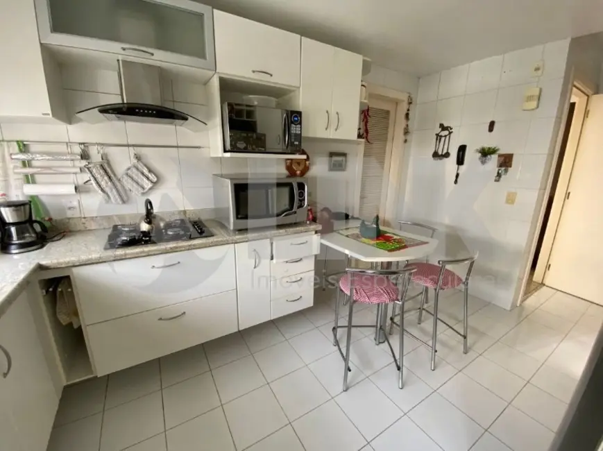 Apartamento com 3 quartos à venda, 159m2 em Bela Vista, Porto Alegre - RS - imagem 7 Foto 7 de Apartamento com 3 quartos à venda, 159m2 em Bela Vista, Porto Alegre - RS