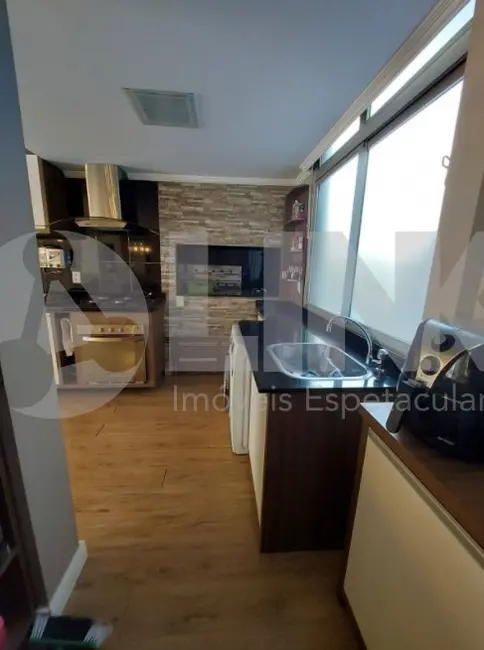 Apartamento com 2 quartos à venda, 117m2 em Moinhos de Vento, Porto Alegre - RS - imagem 4 Foto 4 de Apartamento com 2 quartos à venda, 117m2 em Moinhos de Vento, Porto Alegre - RS