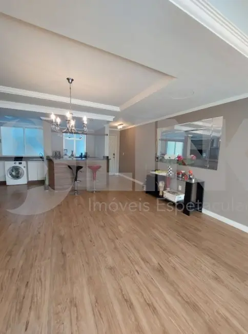 Apartamento com 2 quartos à venda, 117m2 em Moinhos de Vento, Porto Alegre - RS - imagem 5 Foto 5 de Apartamento com 2 quartos à venda, 117m2 em Moinhos de Vento, Porto Alegre - RS