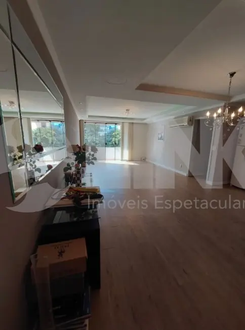 Apartamento com 2 quartos à venda, 117m2 em Moinhos de Vento, Porto Alegre - RS - imagem 3 Foto 3 de Apartamento com 2 quartos à venda, 117m2 em Moinhos de Vento, Porto Alegre - RS