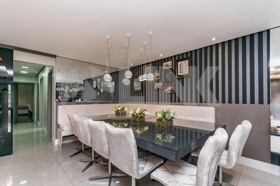 Apartamento com 3 quartos à venda, 133m2 em Moinhos de Vento, Porto Alegre - RS - imagem 8 Foto 8 de Apartamento com 3 quartos à venda, 133m2 em Moinhos de Vento, Porto Alegre - RS