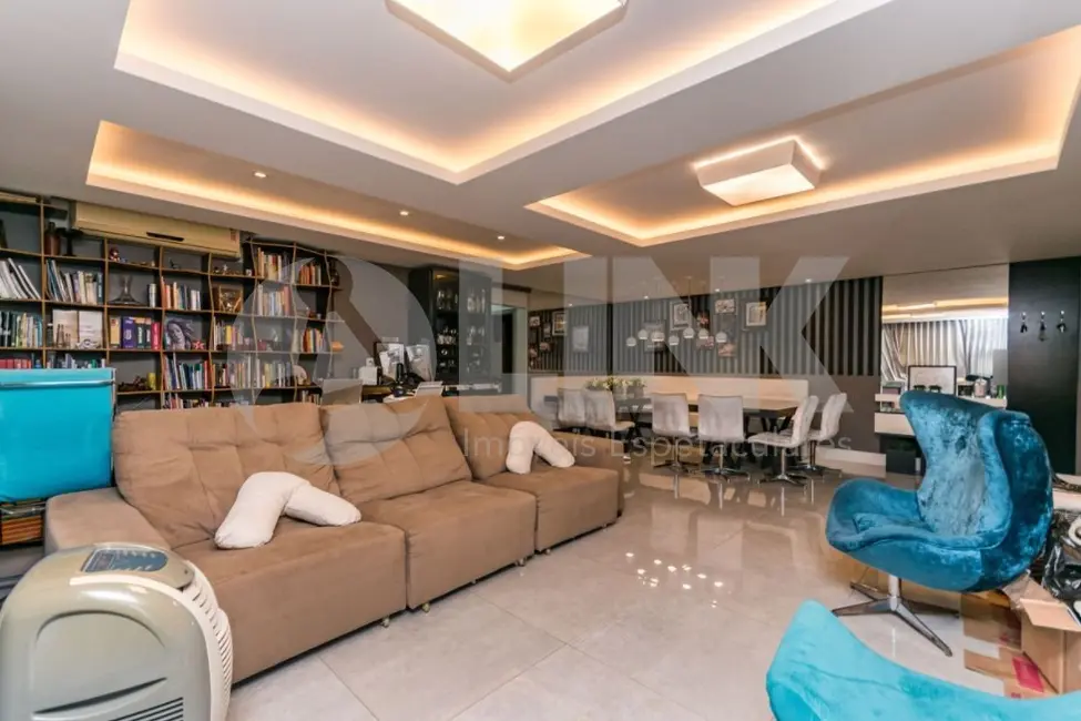 Apartamento com 3 quartos à venda, 133m2 em Moinhos de Vento, Porto Alegre - RS - imagem 4 Foto 4 de Apartamento com 3 quartos à venda, 133m2 em Moinhos de Vento, Porto Alegre - RS