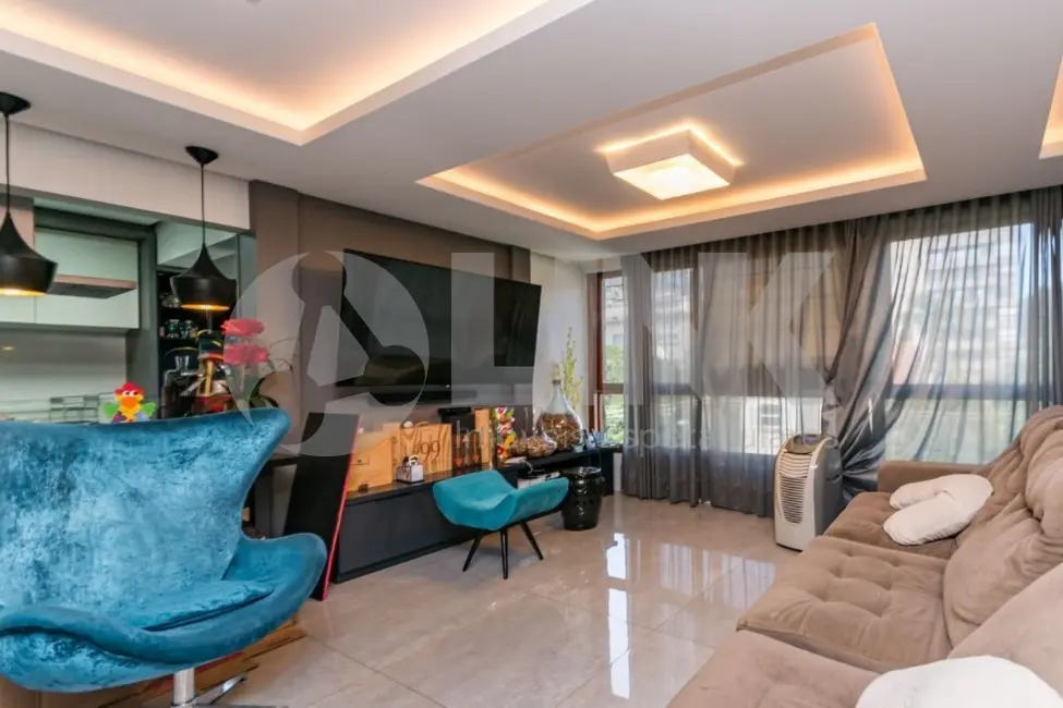 Apartamento com 3 quartos à venda, 133m2 em Moinhos de Vento, Porto Alegre - RS - imagem 3 Foto 3 de Apartamento com 3 quartos à venda, 133m2 em Moinhos de Vento, Porto Alegre - RS