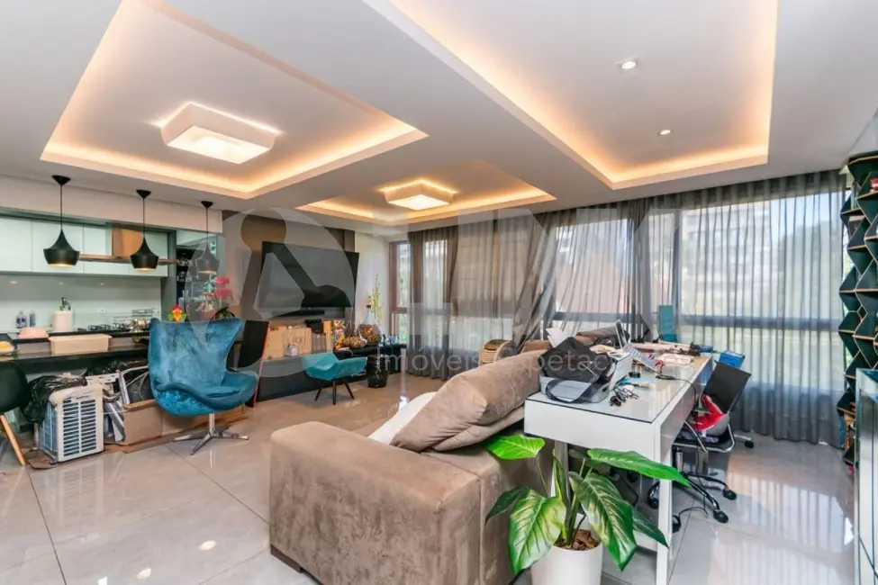 Apartamento com 3 quartos à venda, 133m2 em Moinhos de Vento, Porto Alegre - RS - imagem 2 Foto 2 de Apartamento com 3 quartos à venda, 133m2 em Moinhos de Vento, Porto Alegre - RS
