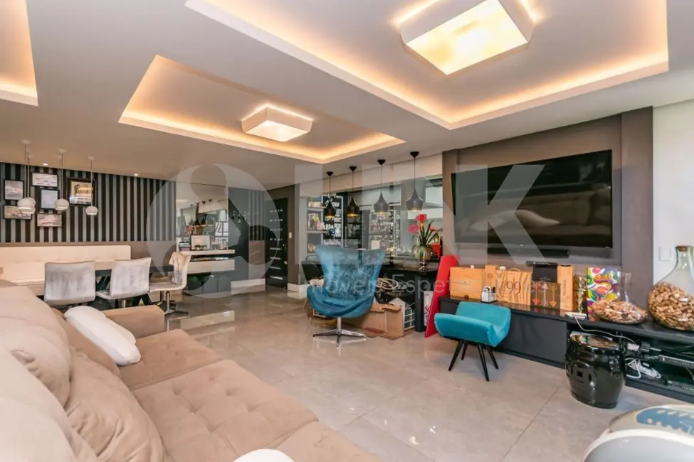 Apartamento com 3 quartos à venda, 133m2 em Moinhos de Vento, Porto Alegre - RS - imagem 5 Foto 5 de Apartamento com 3 quartos à venda, 133m2 em Moinhos de Vento, Porto Alegre - RS