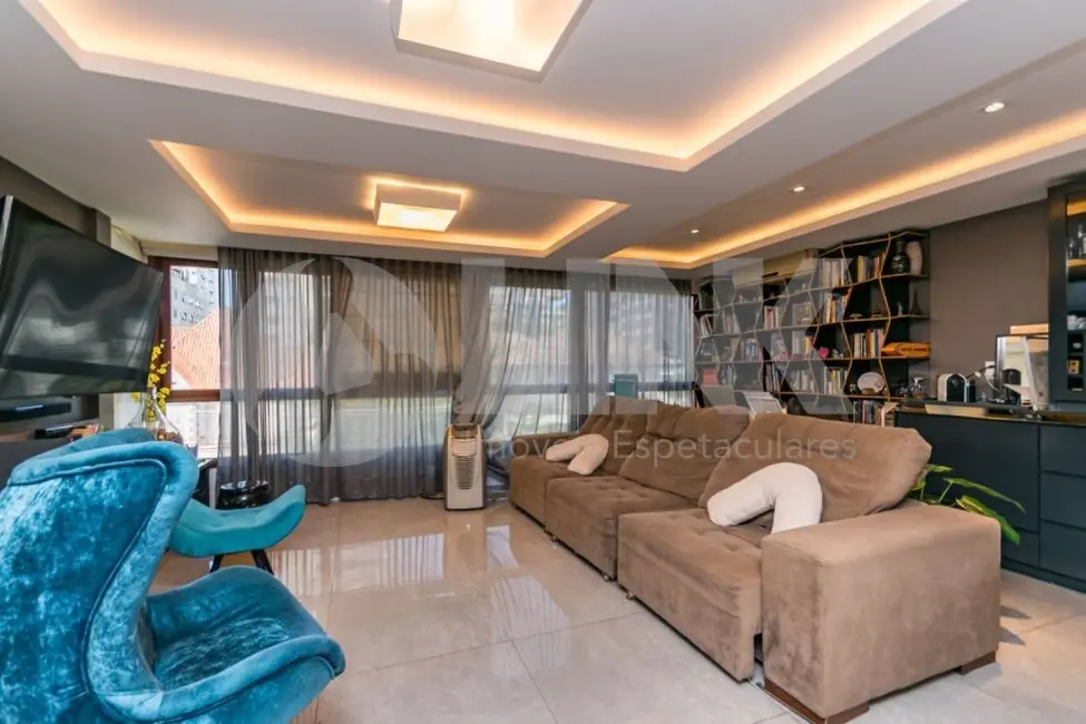 Apartamento com 3 quartos à venda, 133m2 em Moinhos de Vento, Porto Alegre - RS - imagem 1 Foto 1 de Apartamento com 3 quartos à venda, 133m2 em Moinhos de Vento, Porto Alegre - RS