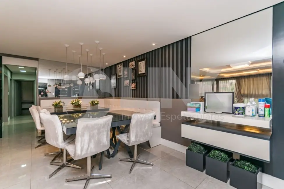 Apartamento com 3 quartos à venda, 133m2 em Moinhos de Vento, Porto Alegre - RS - imagem 7 Foto 7 de Apartamento com 3 quartos à venda, 133m2 em Moinhos de Vento, Porto Alegre - RS