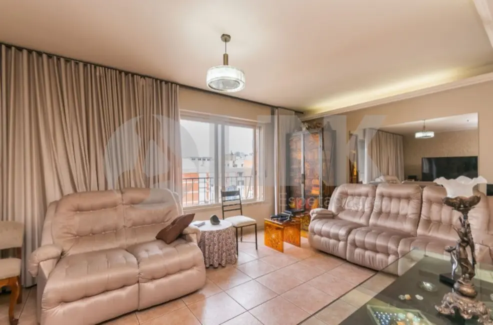 Apartamento com 3 quartos à venda, 130m2 em Moinhos de Vento, Porto Alegre - RS - imagem 4 Foto 4 de Apartamento com 3 quartos à venda, 130m2 em Moinhos de Vento, Porto Alegre - RS