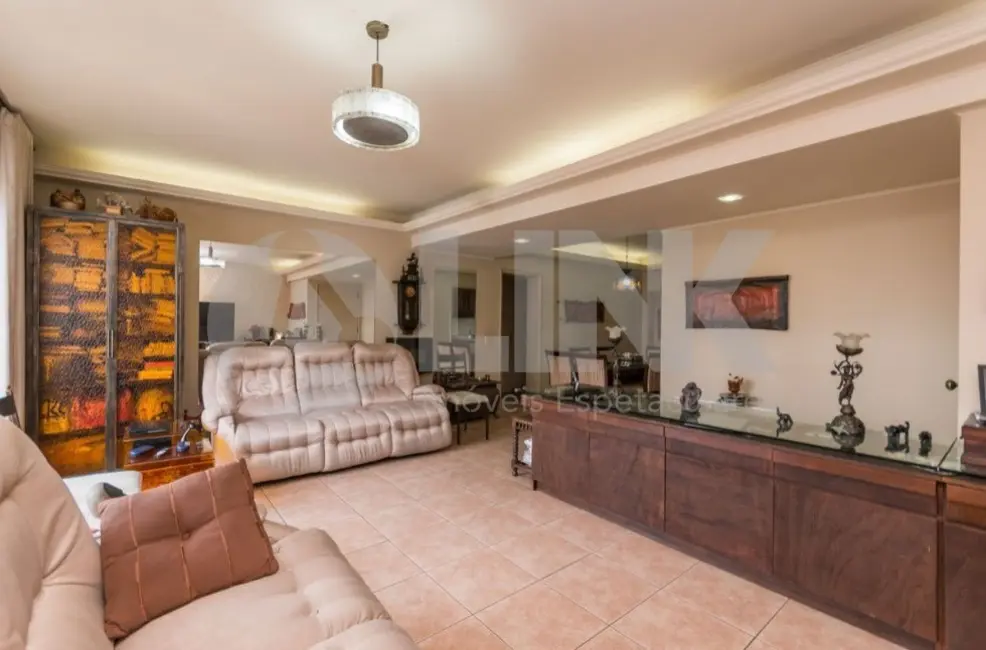Apartamento com 3 quartos à venda, 130m2 em Moinhos de Vento, Porto Alegre - RS - imagem 3 Foto 3 de Apartamento com 3 quartos à venda, 130m2 em Moinhos de Vento, Porto Alegre - RS