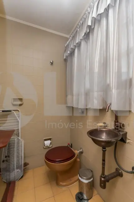 Apartamento com 3 quartos à venda, 130m2 em Moinhos de Vento, Porto Alegre - RS - imagem 8 Foto 8 de Apartamento com 3 quartos à venda, 130m2 em Moinhos de Vento, Porto Alegre - RS