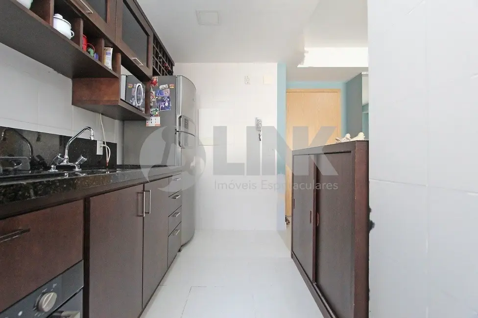 Apartamento com 2 quartos à venda, 69m2 em Passo da Areia, Porto Alegre - RS - imagem 8 Foto 8 de Apartamento com 2 quartos à venda, 69m2 em Passo da Areia, Porto Alegre - RS