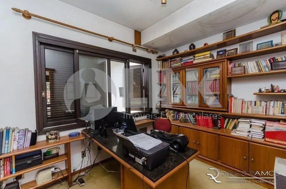 Casa com 5 quartos à venda, 530m2 em Jardim Lindóia, Porto Alegre - RS - imagem 8 Foto 8 de Casa com 5 quartos à venda, 530m2 em Jardim Lindóia, Porto Alegre - RS