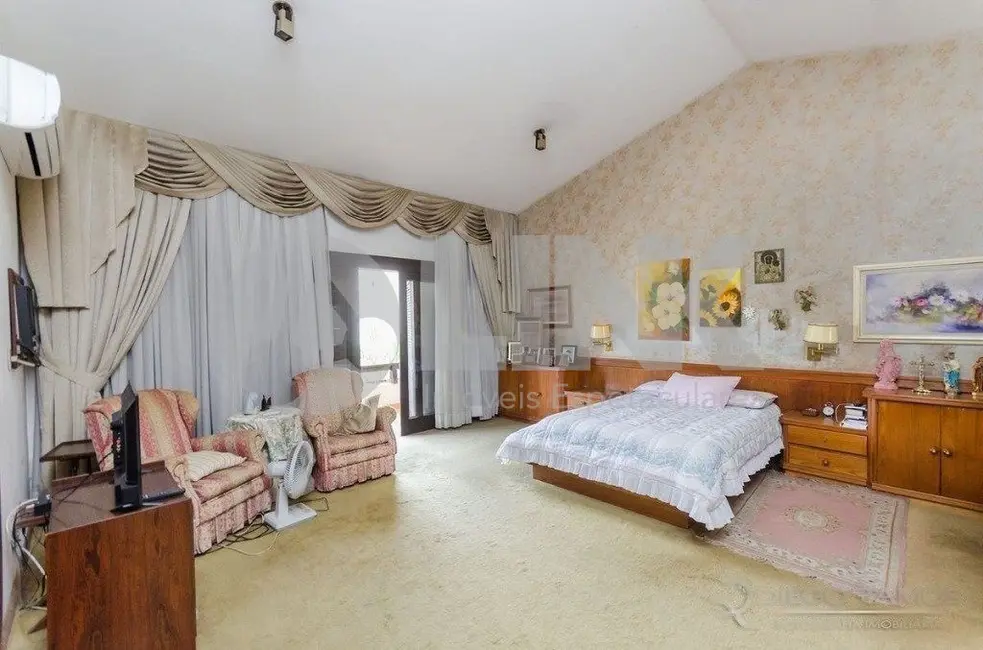Casa com 5 quartos à venda, 530m2 em Jardim Lindóia, Porto Alegre - RS - imagem 7 Foto 7 de Casa com 5 quartos à venda, 530m2 em Jardim Lindóia, Porto Alegre - RS
