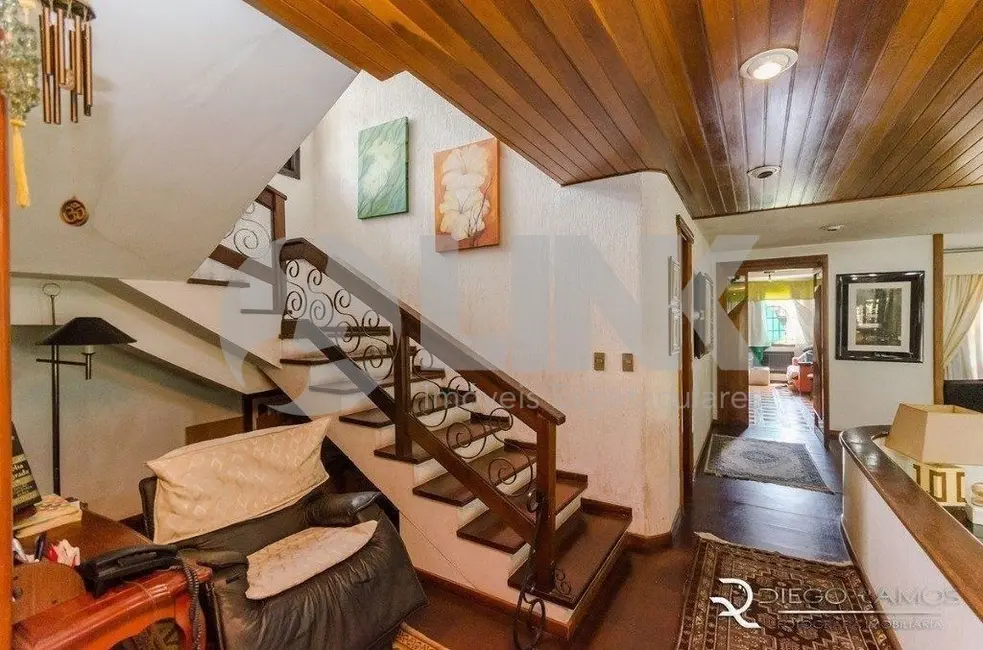 Casa com 5 quartos à venda, 530m2 em Jardim Lindóia, Porto Alegre - RS - imagem 9 Foto 9 de Casa com 5 quartos à venda, 530m2 em Jardim Lindóia, Porto Alegre - RS