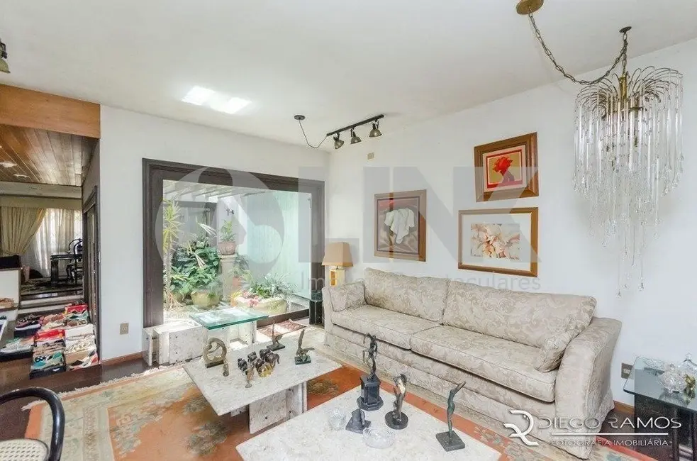 Casa com 5 quartos à venda, 530m2 em Jardim Lindóia, Porto Alegre - RS - imagem 4 Foto 4 de Casa com 5 quartos à venda, 530m2 em Jardim Lindóia, Porto Alegre - RS