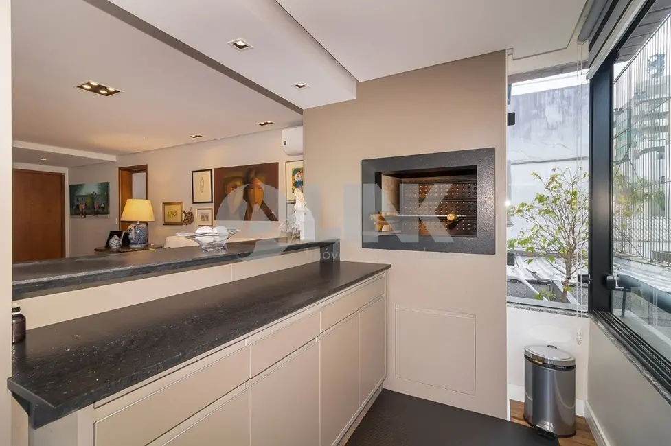 Apartamento com 2 quartos à venda, 134m2 em Petrópolis, Porto Alegre - RS - imagem 8 Foto 8 de Apartamento com 2 quartos à venda, 134m2 em Petrópolis, Porto Alegre - RS