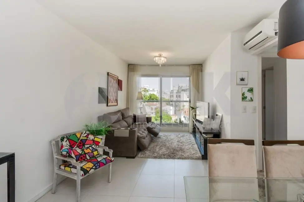 Foto 2 de Apartamento com 2 quartos à venda, 66m2 em Rio Branco, Porto Alegre - RS