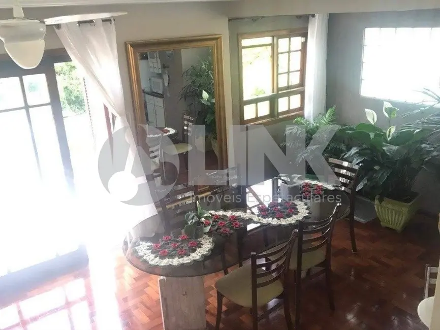 Foto 7 de Casa com 4 quartos à venda, 245m2 em Jardim Itu, Porto Alegre - RS