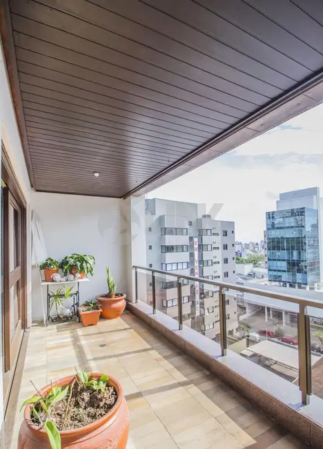 Apartamento com 4 quartos à venda, 335m2 em Moinhos de Vento, Porto Alegre - RS - imagem 4 Foto 4 de Apartamento com 4 quartos à venda, 335m2 em Moinhos de Vento, Porto Alegre - RS