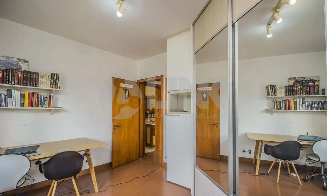 Apartamento com 4 quartos à venda, 335m2 em Moinhos de Vento, Porto Alegre - RS - imagem 9 Foto 9 de Apartamento com 4 quartos à venda, 335m2 em Moinhos de Vento, Porto Alegre - RS