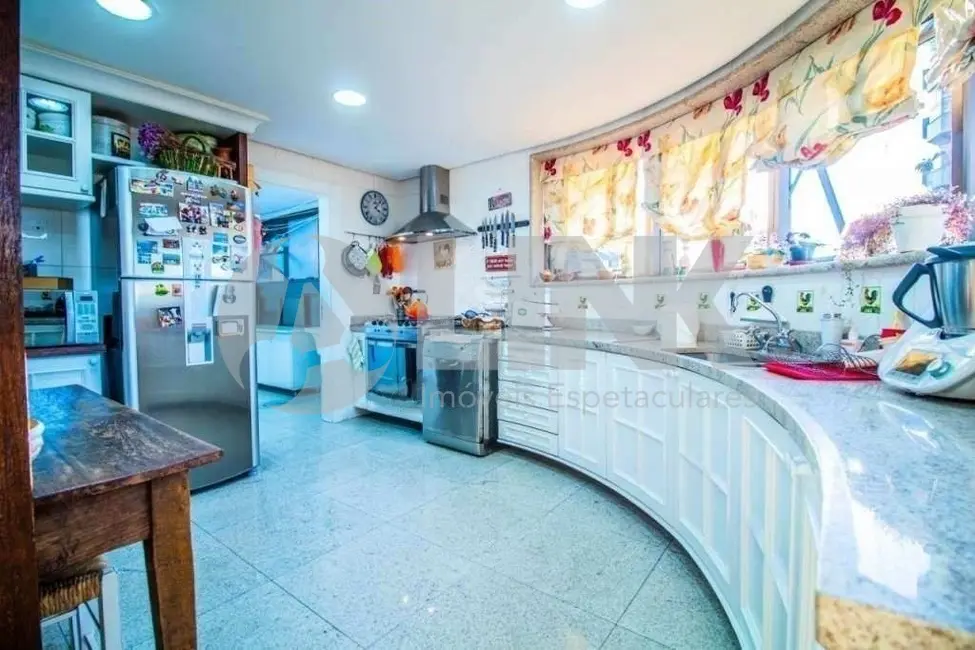 Apartamento com 3 quartos à venda, 257m2 em Bela Vista, Porto Alegre - RS - imagem 9 Foto 9 de Apartamento com 3 quartos à venda, 257m2 em Bela Vista, Porto Alegre - RS