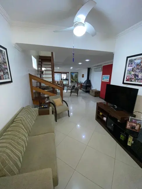 Foto 2 de Casa com 2 quartos à venda, 170m2 em Sarandi, Porto Alegre - RS