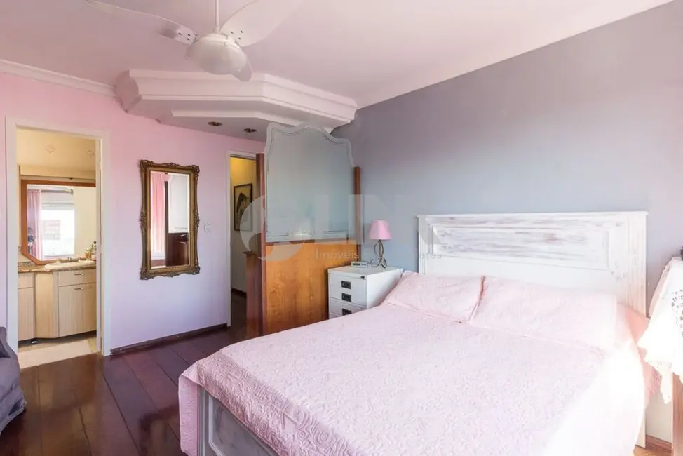 Foto 9 de Apartamento com 4 quartos à venda, 215m2 em Cristo Redentor, Porto Alegre - RS