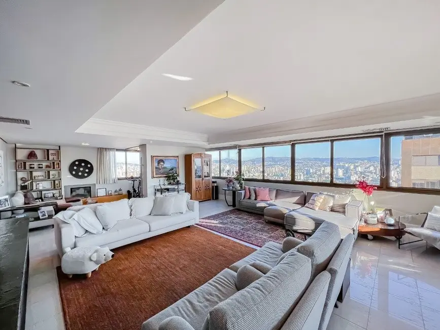 Apartamento com 3 quartos à venda, 243m2 em Rio Branco, Porto Alegre - RS - imagem 2 Foto 2 de Apartamento com 3 quartos à venda, 243m2 em Rio Branco, Porto Alegre - RS