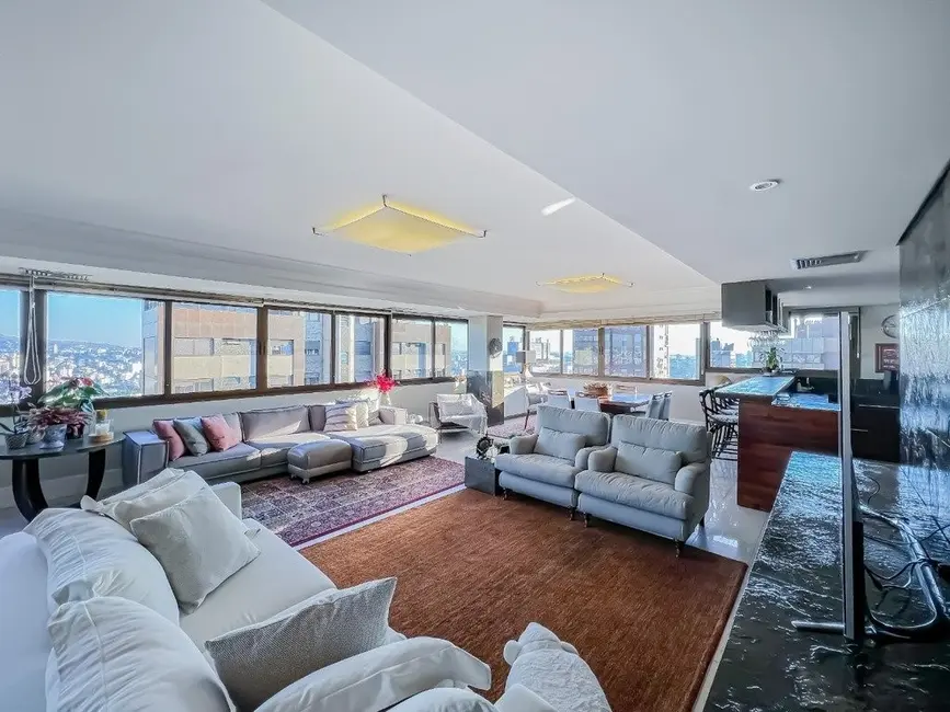 Apartamento com 3 quartos à venda, 243m2 em Rio Branco, Porto Alegre - RS - imagem 1 Foto 1 de Apartamento com 3 quartos à venda, 243m2 em Rio Branco, Porto Alegre - RS