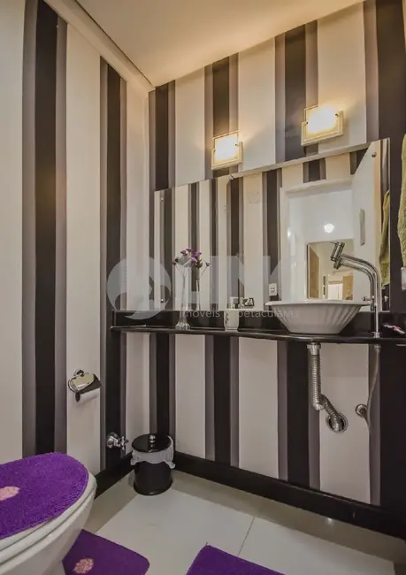 Apartamento com 3 quartos à venda, 132m2 em Centro Histórico, Porto Alegre - RS - imagem 9 Foto 9 de Apartamento com 3 quartos à venda, 132m2 em Centro Histórico, Porto Alegre - RS