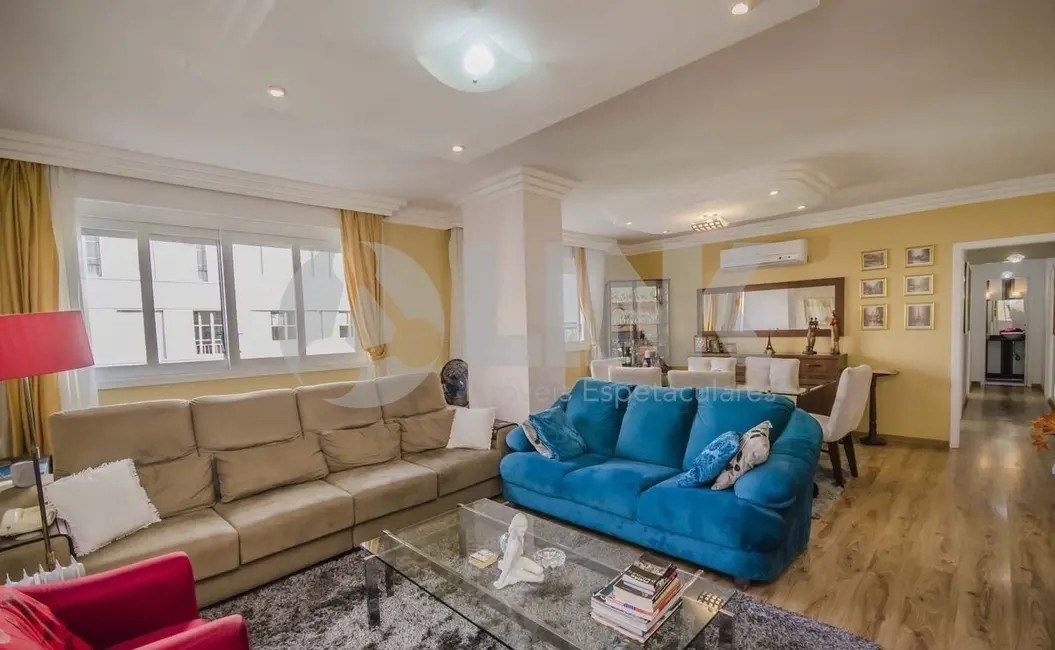 Apartamento com 3 quartos à venda, 132m2 em Centro Histórico, Porto Alegre - RS - imagem 3 Foto 3 de Apartamento com 3 quartos à venda, 132m2 em Centro Histórico, Porto Alegre - RS