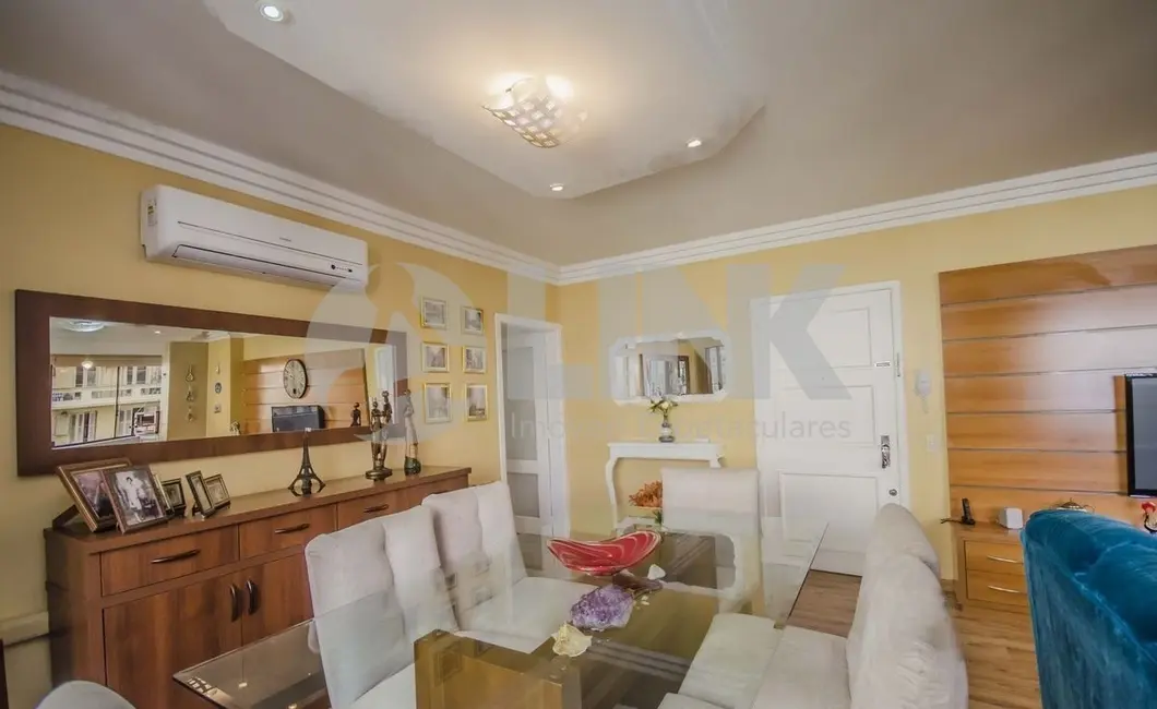 Apartamento com 3 quartos à venda, 132m2 em Centro Histórico, Porto Alegre - RS - imagem 5 Foto 5 de Apartamento com 3 quartos à venda, 132m2 em Centro Histórico, Porto Alegre - RS
