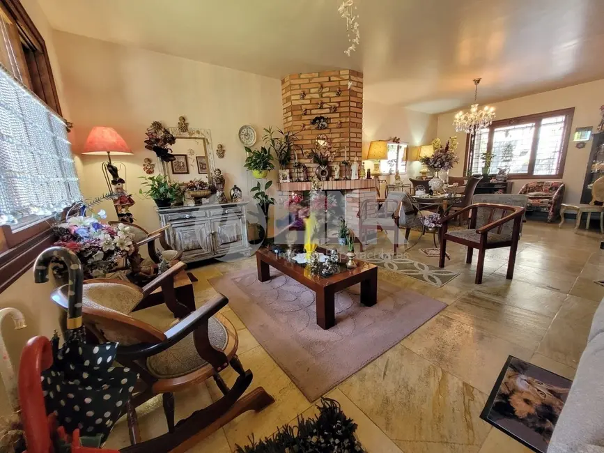 Casa com 3 quartos à venda, 212m2 em Jardim Floresta, Porto Alegre - RS - imagem 3 Foto 3 de Casa com 3 quartos à venda, 212m2 em Jardim Floresta, Porto Alegre - RS