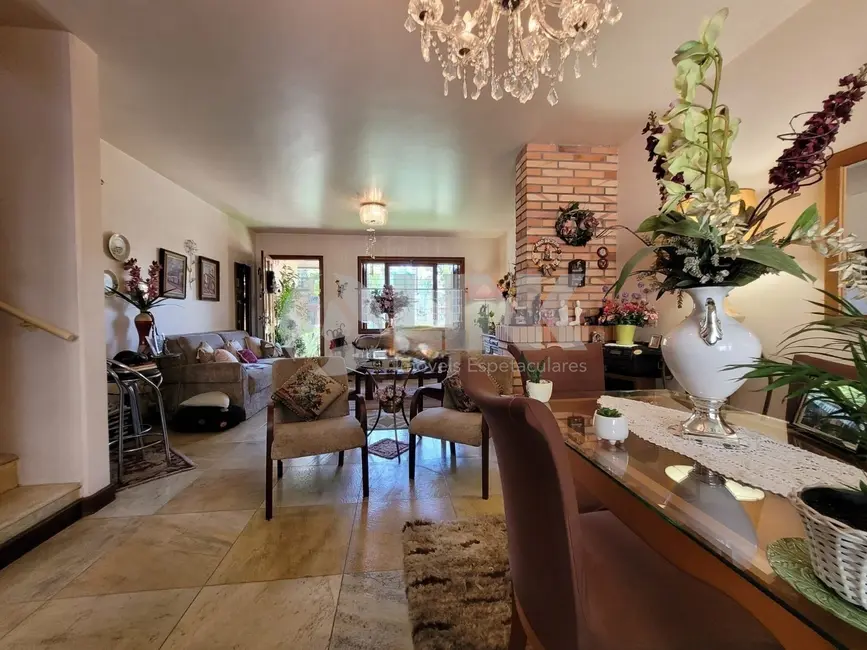 Casa com 3 quartos à venda, 212m2 em Jardim Floresta, Porto Alegre - RS - imagem 5 Foto 5 de Casa com 3 quartos à venda, 212m2 em Jardim Floresta, Porto Alegre - RS