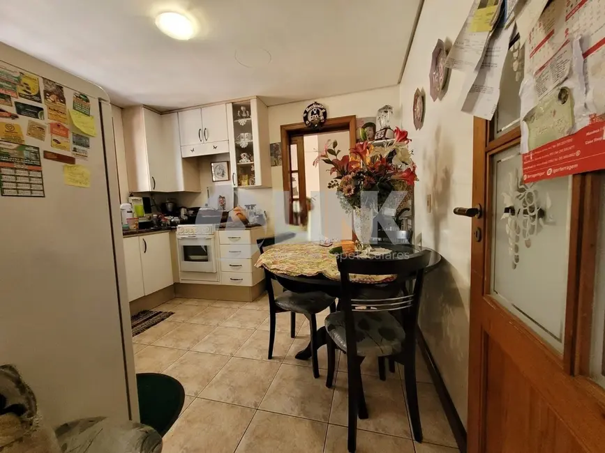 Casa com 3 quartos à venda, 212m2 em Jardim Floresta, Porto Alegre - RS - imagem 9 Foto 9 de Casa com 3 quartos à venda, 212m2 em Jardim Floresta, Porto Alegre - RS