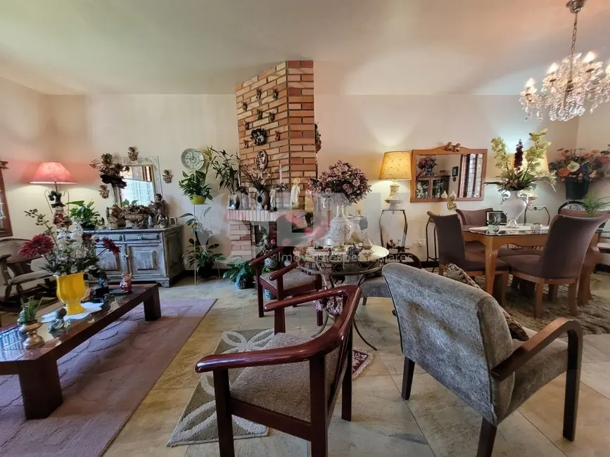 Casa com 3 quartos à venda, 212m2 em Jardim Floresta, Porto Alegre - RS - imagem 8 Foto 8 de Casa com 3 quartos à venda, 212m2 em Jardim Floresta, Porto Alegre - RS