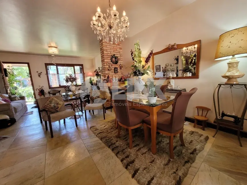 Casa com 3 quartos à venda, 212m2 em Jardim Floresta, Porto Alegre - RS - imagem 2 Foto 2 de Casa com 3 quartos à venda, 212m2 em Jardim Floresta, Porto Alegre - RS