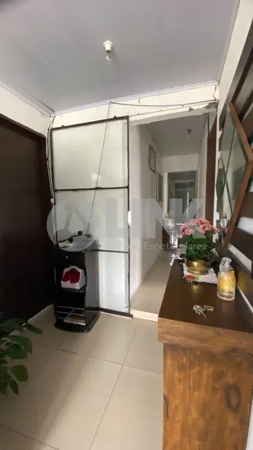 Casa com 3 quartos à venda, 200m2 em Jardim Carvalho, Porto Alegre - RS - imagem 4 Foto 4 de Casa com 3 quartos à venda, 200m2 em Jardim Carvalho, Porto Alegre - RS