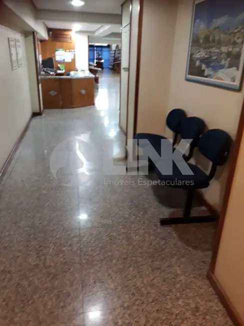 Prédio Inteiro à venda, 1500m2 em Centro Histórico, Porto Alegre - RS - imagem 4 Foto 4 de Prédio Inteiro à venda, 1500m2 em Centro Histórico, Porto Alegre - RS