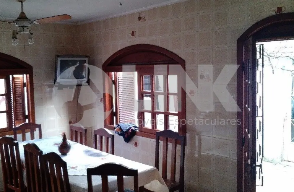 Casa com 3 quartos à venda, 200m2 em Sarandi, Porto Alegre - RS - imagem 4 Foto 4 de Casa com 3 quartos à venda, 200m2 em Sarandi, Porto Alegre - RS