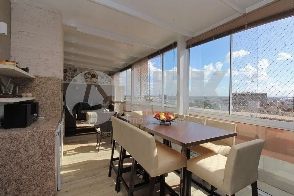 Apartamento com 1 quarto à venda, 160m2 em Higienópolis, Porto Alegre - RS - imagem 2 Foto 2 de Apartamento com 1 quarto à venda, 160m2 em Higienópolis, Porto Alegre - RS