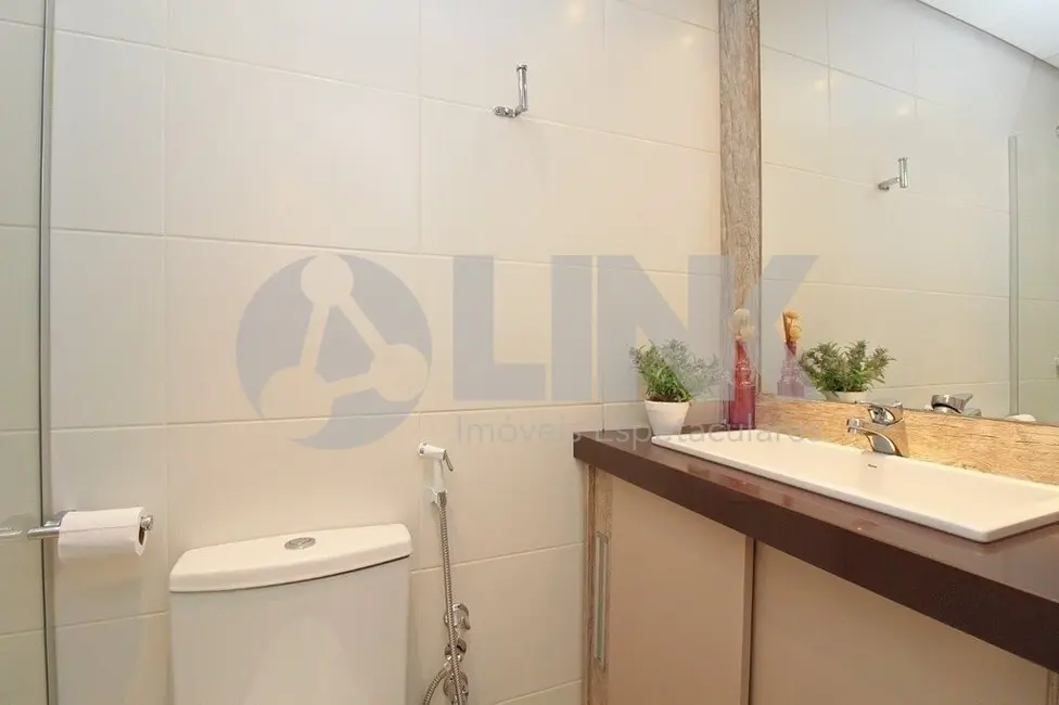 Apartamento com 1 quarto à venda, 160m2 em Higienópolis, Porto Alegre - RS - imagem 8 Foto 8 de Apartamento com 1 quarto à venda, 160m2 em Higienópolis, Porto Alegre - RS