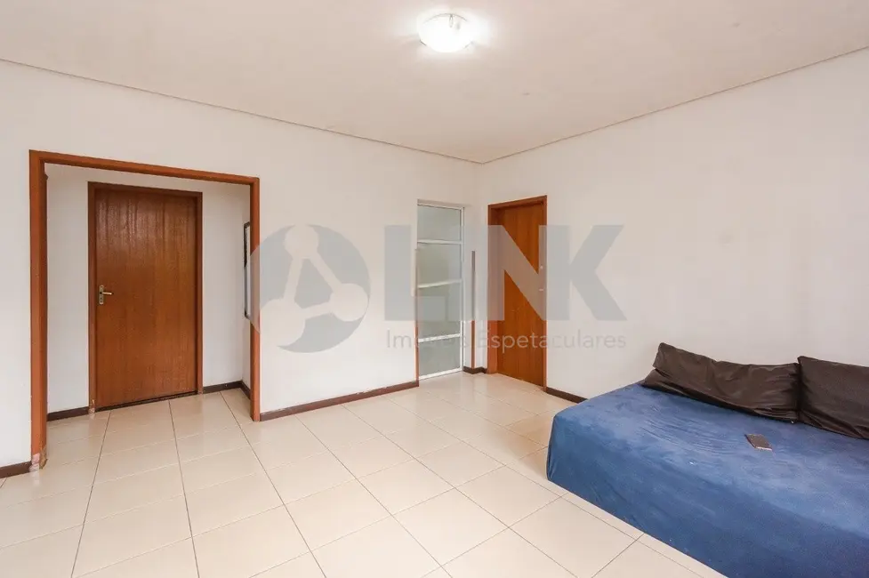 Casa com 2 quartos à venda, 128m2 em Medianeira, Porto Alegre - RS - imagem 7 Foto 7 de Casa com 2 quartos à venda, 128m2 em Medianeira, Porto Alegre - RS