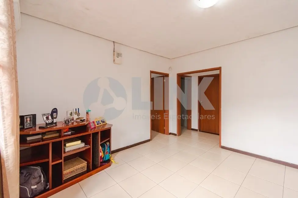 Casa com 2 quartos à venda, 128m2 em Medianeira, Porto Alegre - RS - imagem 8 Foto 8 de Casa com 2 quartos à venda, 128m2 em Medianeira, Porto Alegre - RS