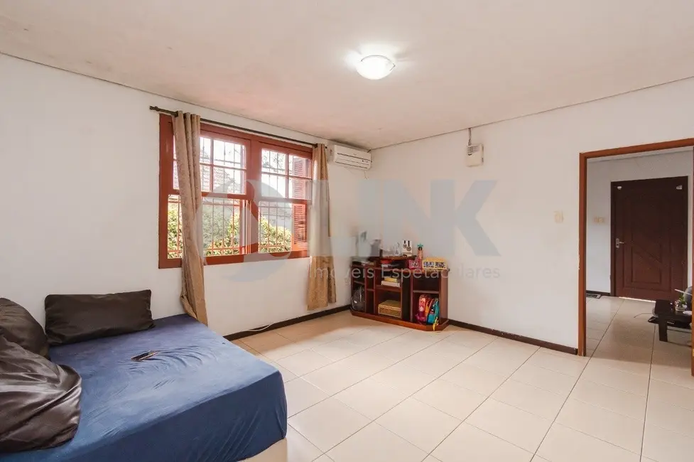 Casa com 2 quartos à venda, 128m2 em Medianeira, Porto Alegre - RS - imagem 5 Foto 5 de Casa com 2 quartos à venda, 128m2 em Medianeira, Porto Alegre - RS