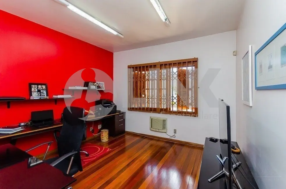 Casa com 4 quartos à venda, 413m2 em Medianeira, Porto Alegre - RS - imagem 7 Foto 7 de Casa com 4 quartos à venda, 413m2 em Medianeira, Porto Alegre - RS