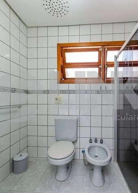 Casa com 4 quartos à venda, 413m2 em Medianeira, Porto Alegre - RS - imagem 9 Foto 9 de Casa com 4 quartos à venda, 413m2 em Medianeira, Porto Alegre - RS
