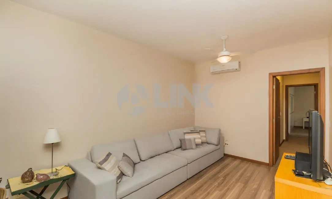 Apartamento com 3 quartos à venda, 167m2 em Passo da Areia, Porto Alegre - RS - imagem 8 Foto 8 de Apartamento com 3 quartos à venda, 167m2 em Passo da Areia, Porto Alegre - RS