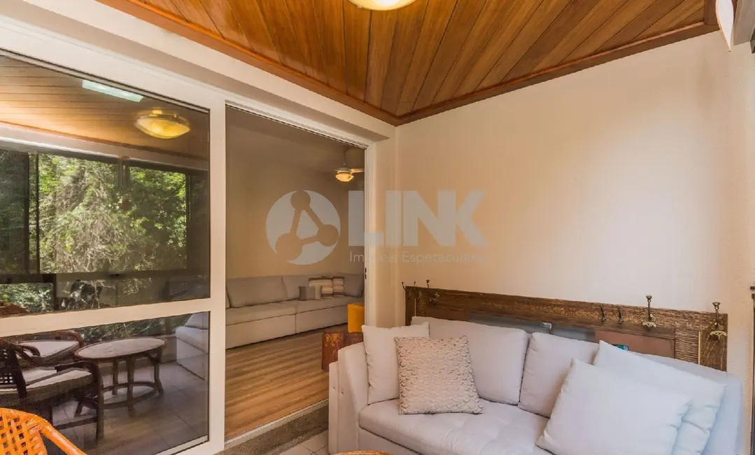 Apartamento com 3 quartos à venda, 167m2 em Passo da Areia, Porto Alegre - RS - imagem 5 Foto 5 de Apartamento com 3 quartos à venda, 167m2 em Passo da Areia, Porto Alegre - RS
